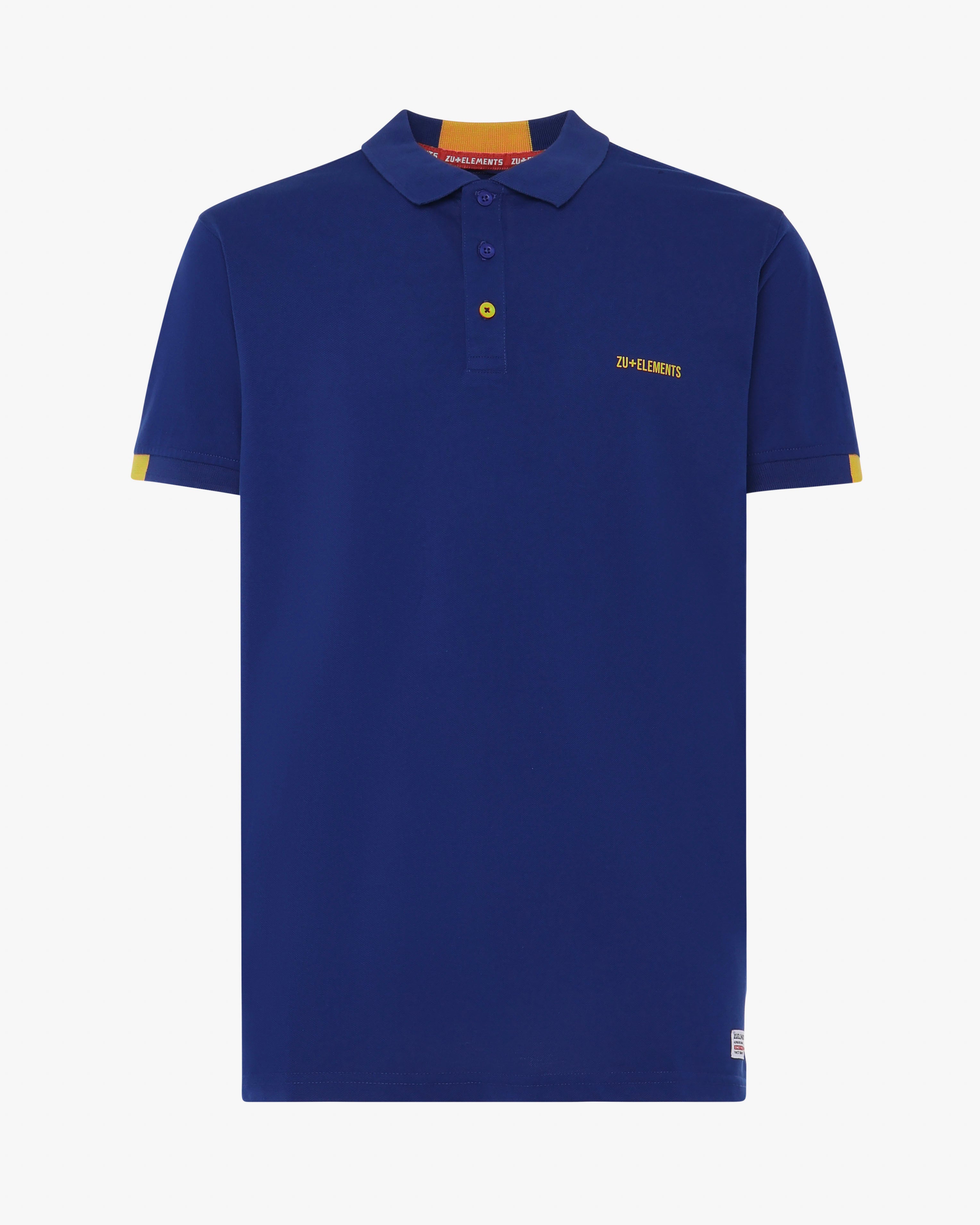 Piqué polo shirt with details on the neck 