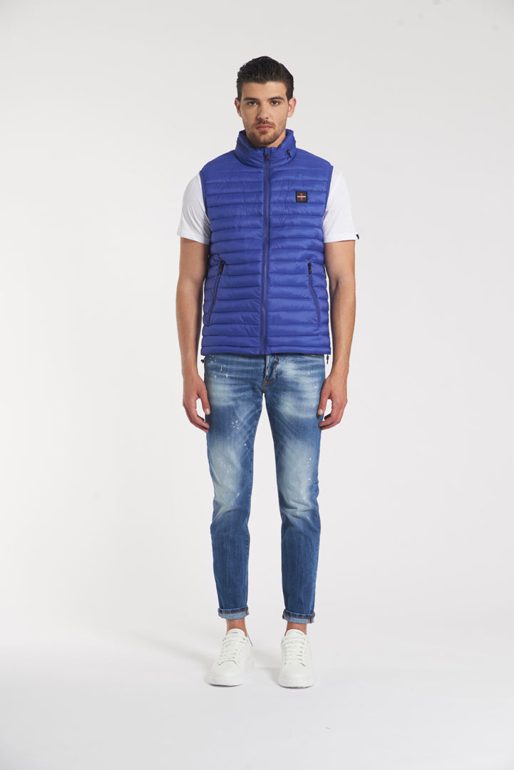 Quilted vest with removable hood 