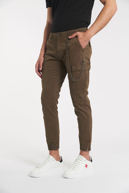 Pantaloni cargo con zip al fondo