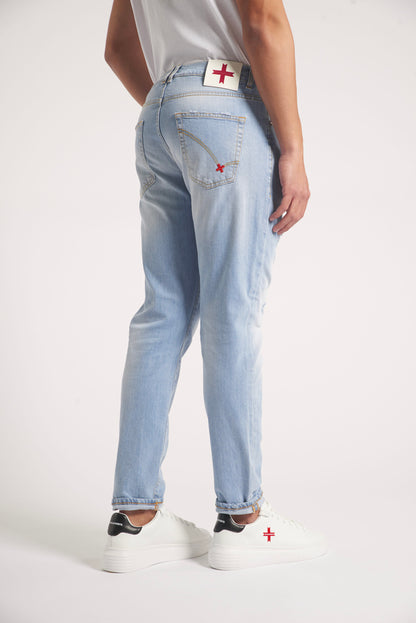 Jeans slim con rotture