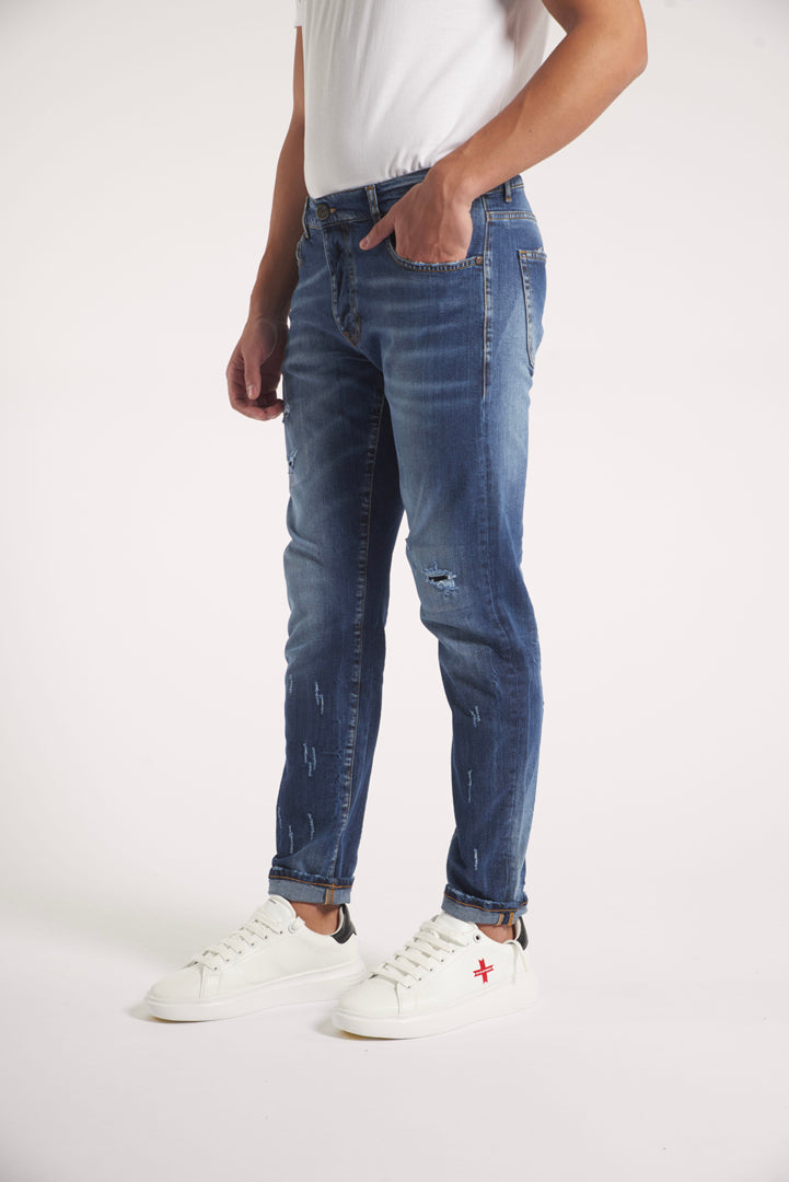 Jeans slim con micro abrasioni