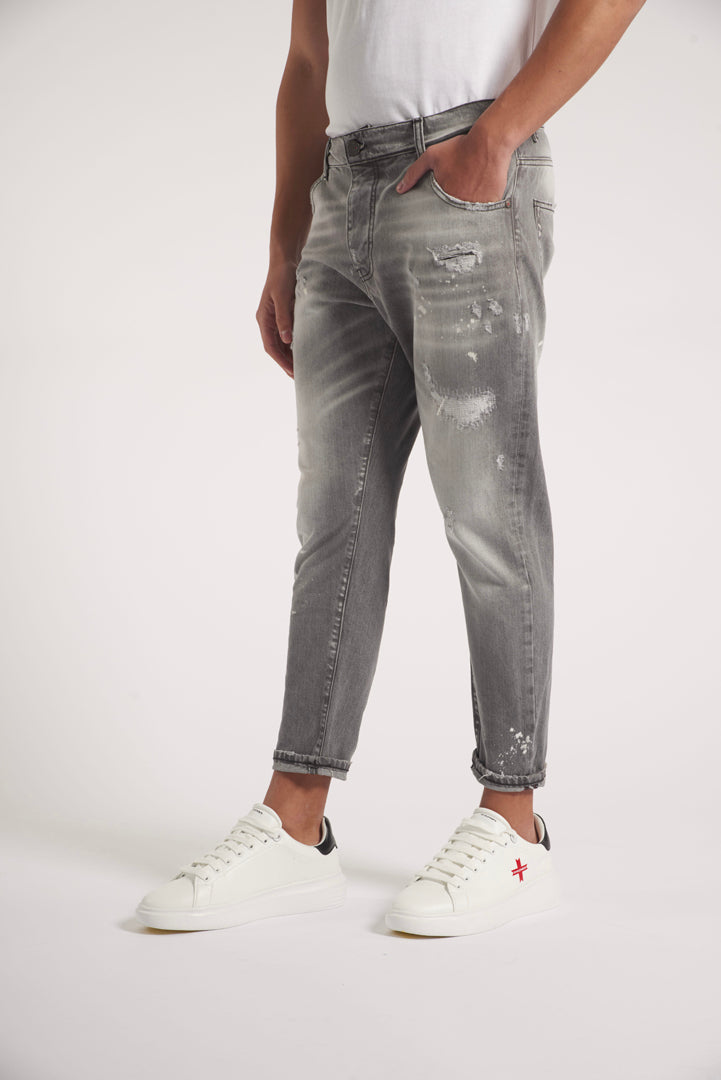 Relaxed jeans with vintage effects 